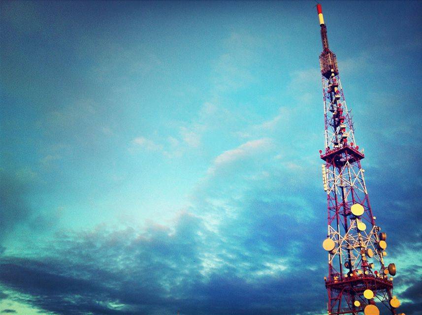 Găsiți cele mai bune frecvențe FM pentru transmițătorul mașinii dvs