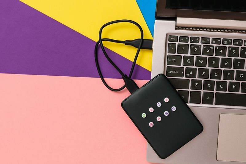 كيفية تشفير محرك أقراص USB على جهاز كمبيوتر يعمل بنظام Windows أو Mac