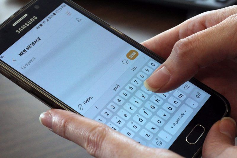 Kaip blokuoti tekstus „Android“ įrenginyje
