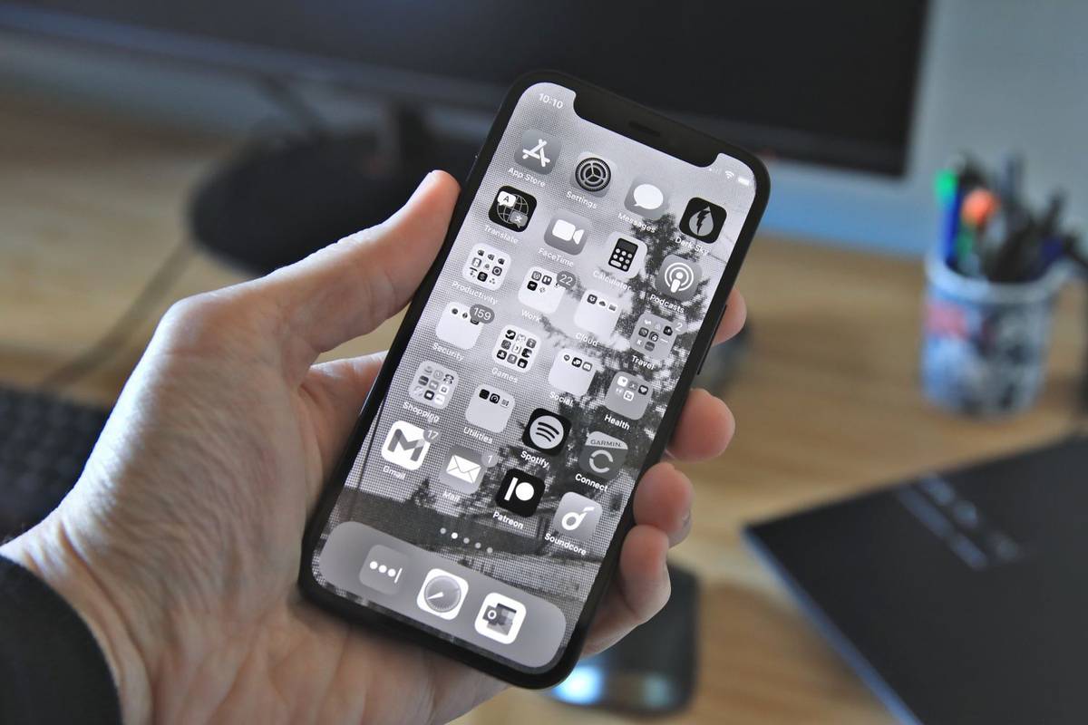 Comment réparer lorsque l'écran de votre iPhone devient noir et blanc