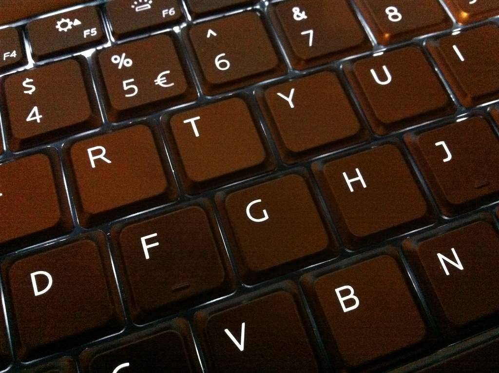 Jak opravit nefunkční klávesnici Dell