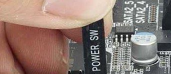 Kako / gdje pravilno instalirati PC kablove / žice za SSD, prekidače na ploči i još mnogo toga