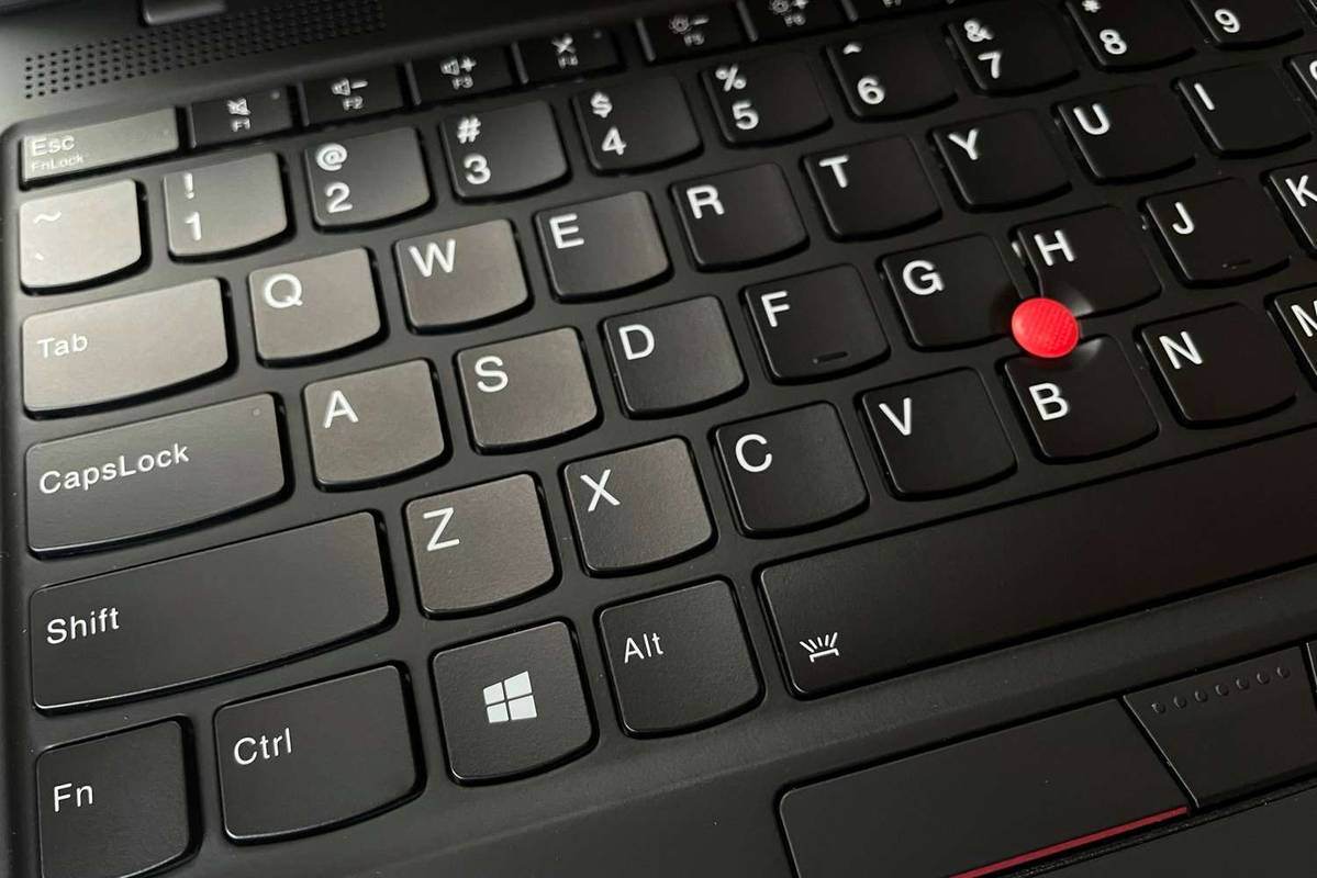 Kaip įjungti „Lenovo“ nešiojamojo kompiuterio klaviatūros apšvietimą