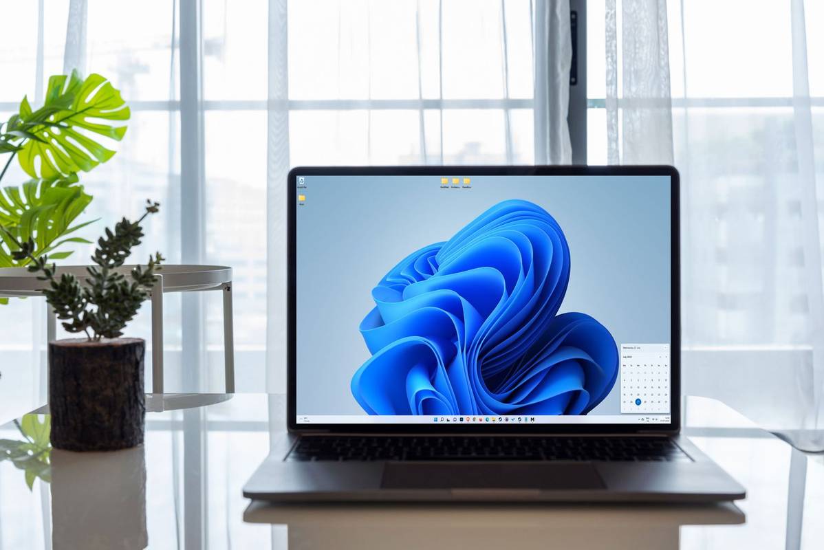 Com solucionar-ho quan el rellotge de Windows 11 no es mostra