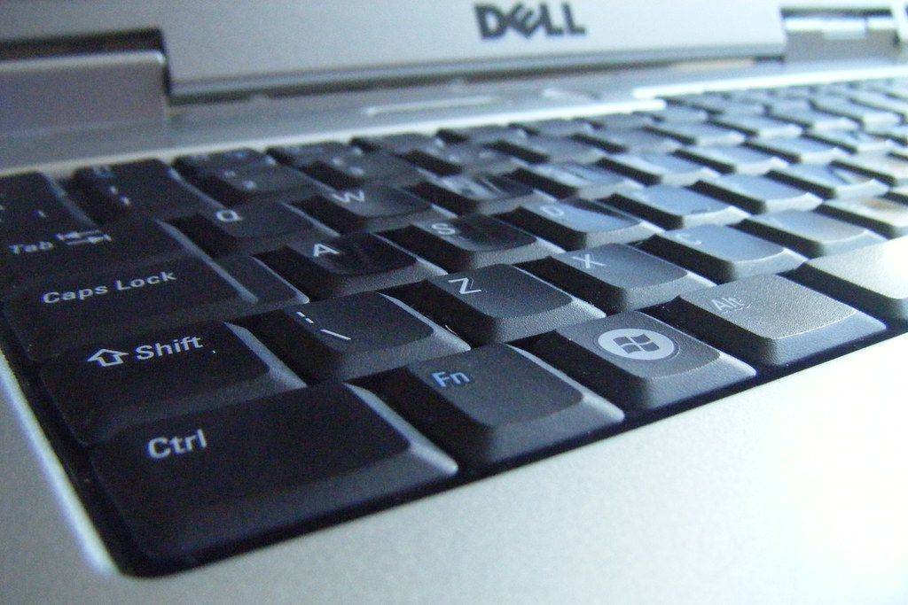 כיצד לתקן מסך שחור של מחשב נייד של Dell