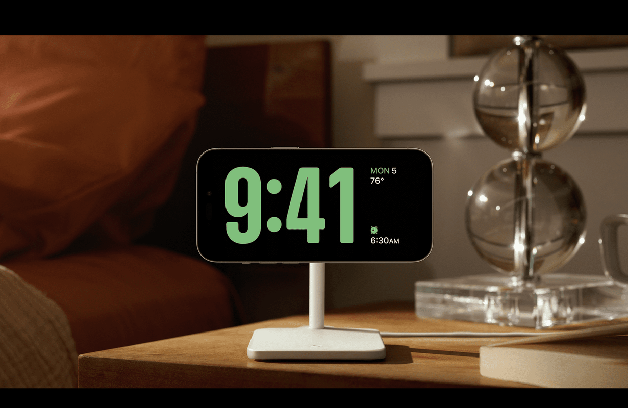 La fonctionnalité iOS 17 la plus cool est le mode réveil table de nuit