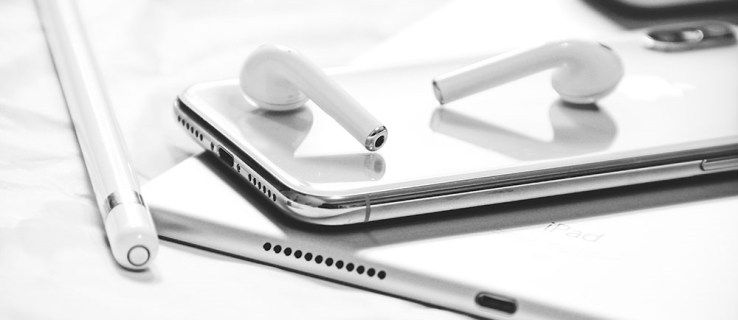 I miei AirPods lampeggiano in arancione: cosa fare?