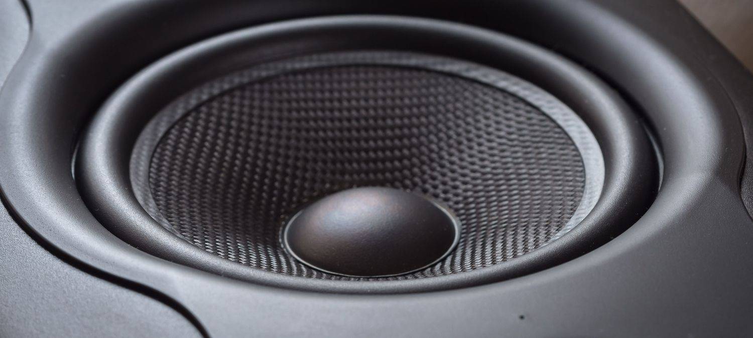 Com arreglar o eliminar el zum del subwoofer