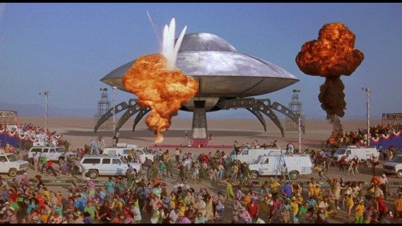 전 NASA 엔지니어가 UFO 목격을 폭로하고 우주 비듬이라고 부릅니다.
