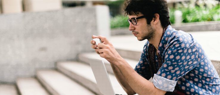Sådan afspilles YouTube-videoer i baggrunden på en Android-telefon