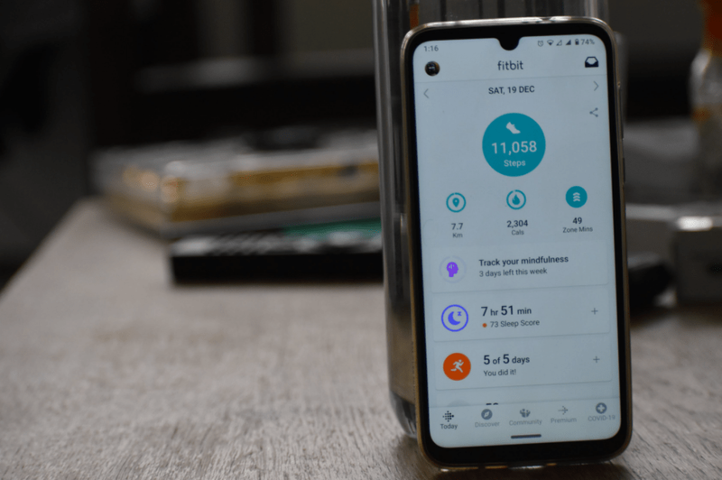 De tijd instellen op een FitBit